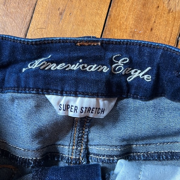 American Eagle denim shorts. Excellent condition, front pockets intact. - Picture 5 of 7